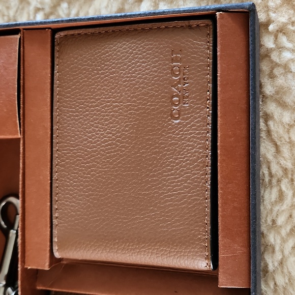 NWOT IOB Coach Men's Saddle Tan Wallet & Key Ring Boxed Set ๐๐ - Picture 2 of 16